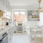 Белая мебель и интерьер вашей кухни- столовой в доме